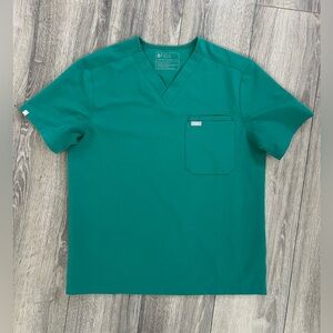 Figs Men's Leon 3 Pocket Scub Top V-Neck In Hunter Green Medium
